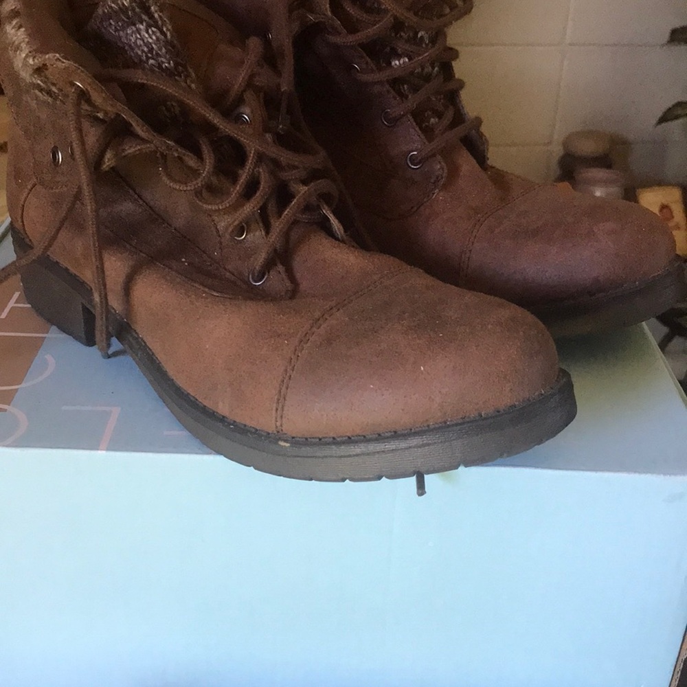Faded glory lace up boots GUC..